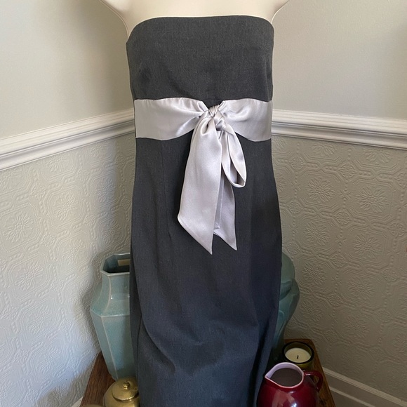 Elegant Gray Strapless Dress with Silver Silk Bow - Picture 2 of 6